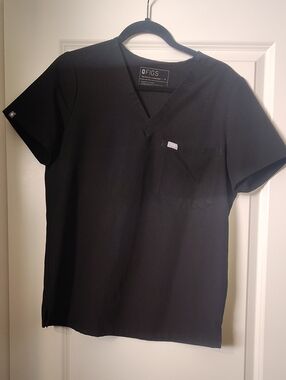 Figs Woman’s Black Catarina Scrub Top